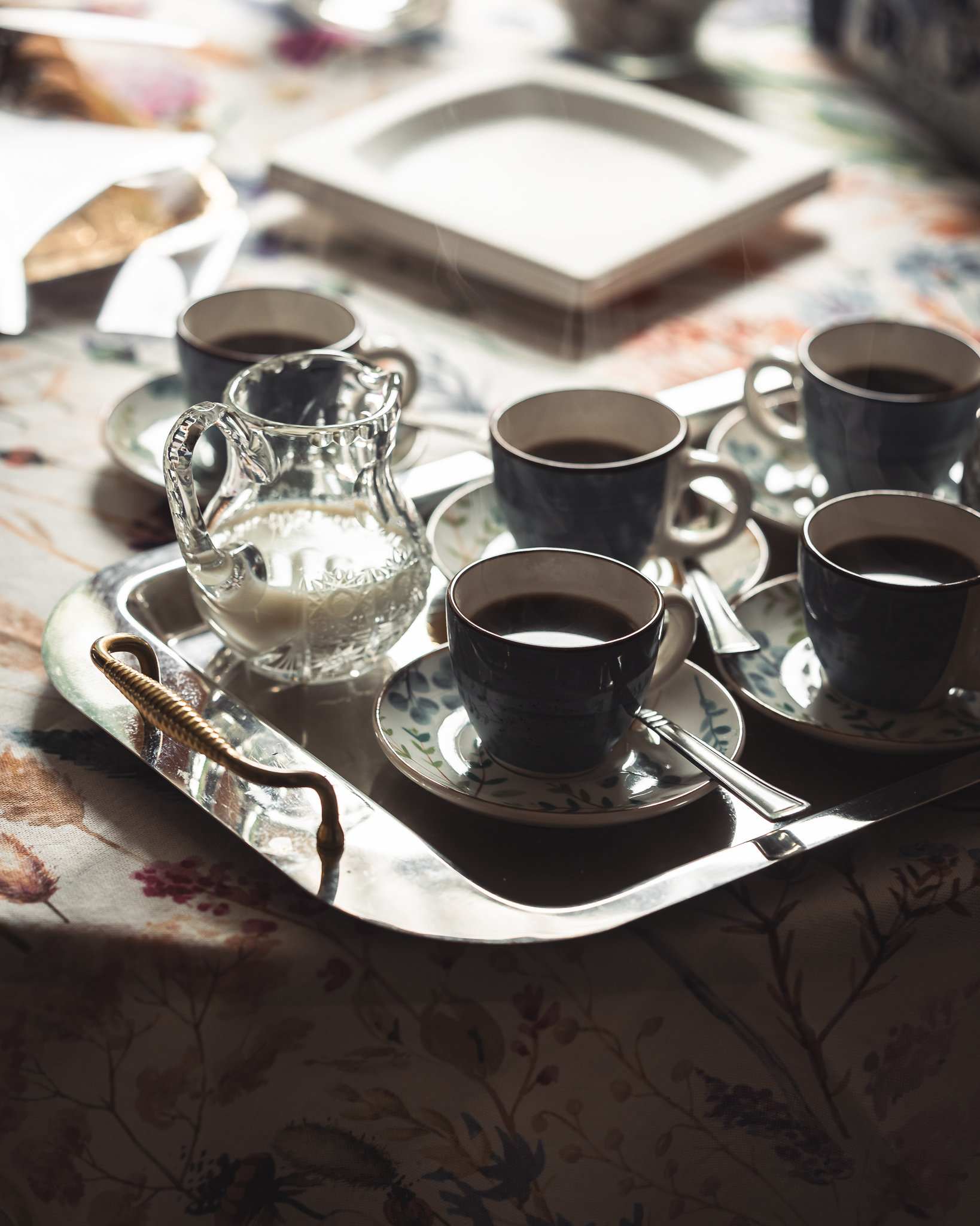 Il vassoio del caffè portato in camera la mattina delle nozze di Edel