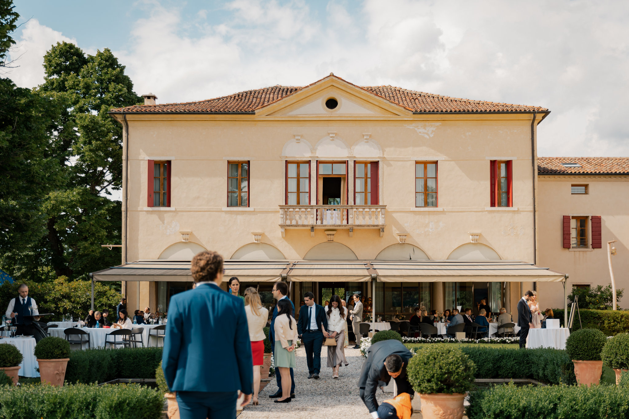 Gli ospiti raggiungono Villa Cà Sette a Bassano del Grappa per l'aperitivo